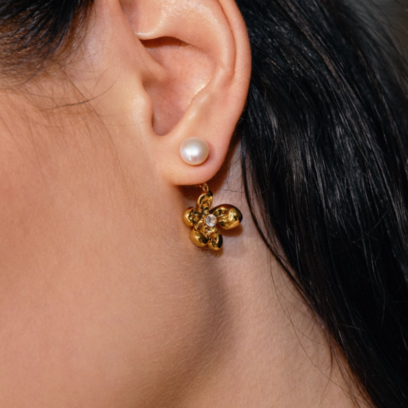 TEBUR Pearl Flower Earrings - Pair