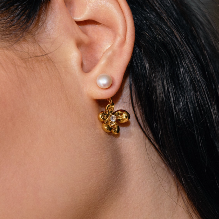TEBUR Pearl Flower Earrings - Pair