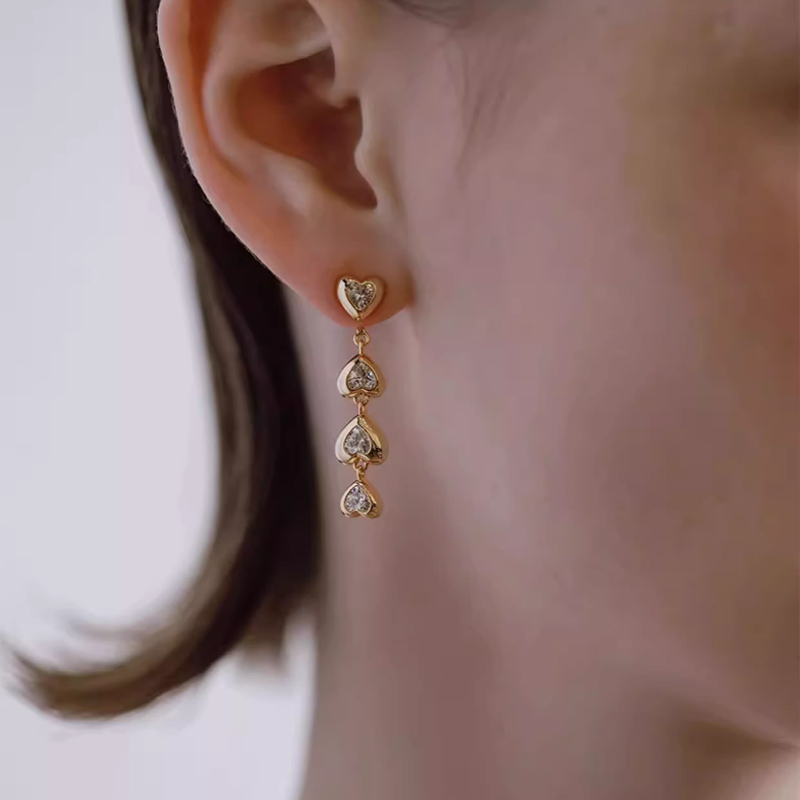 VOGRA Diamante Heart Earrings -Pair