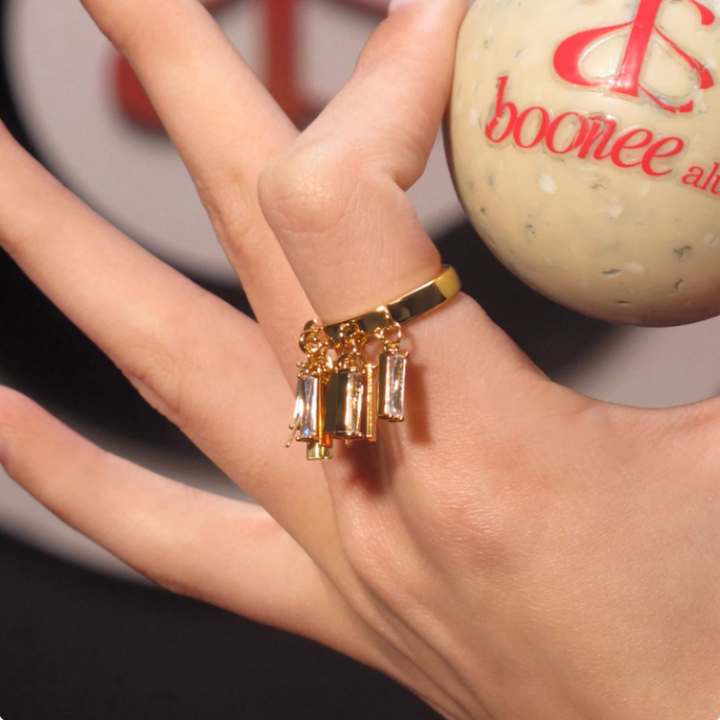 ZUOTI Diamante Fringed Ring
