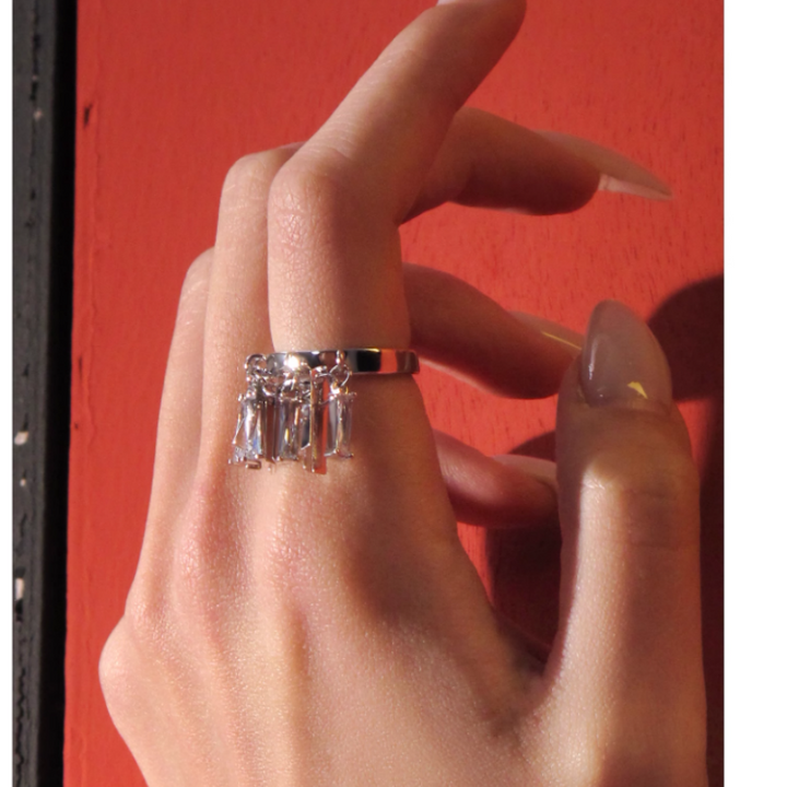 ZUOTI Diamante Fringed Ring