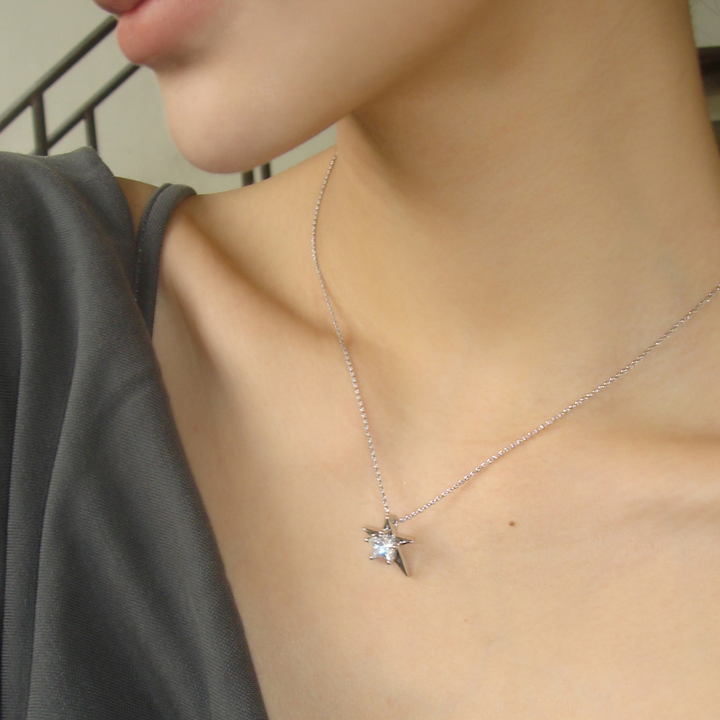 GULRA Diamante Star Necklace