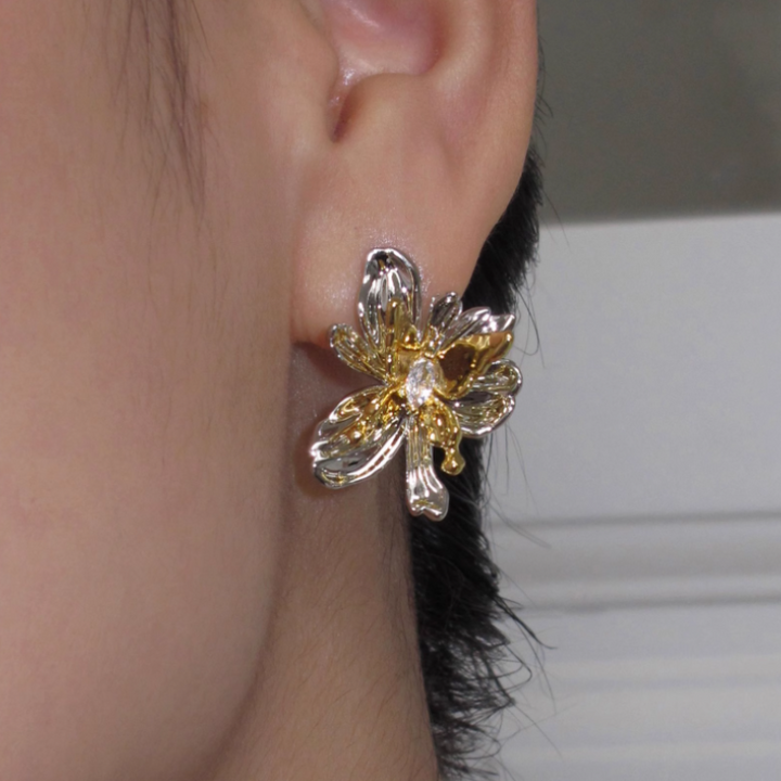 HYLEA Flower Earrings - Pair