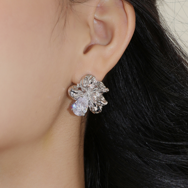 KISRU Diamante Flower Earrings - Pair