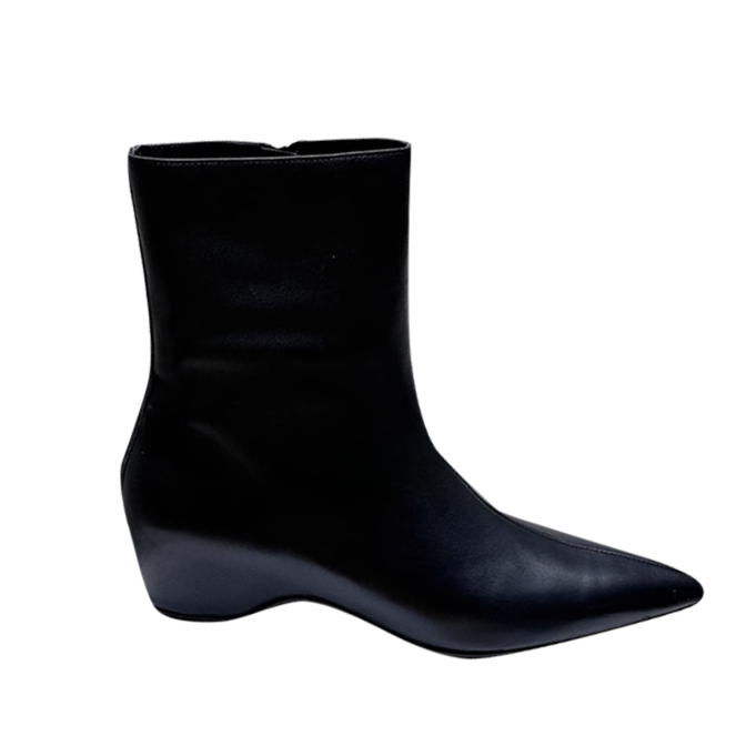 KURVE Leather Ankle Boots