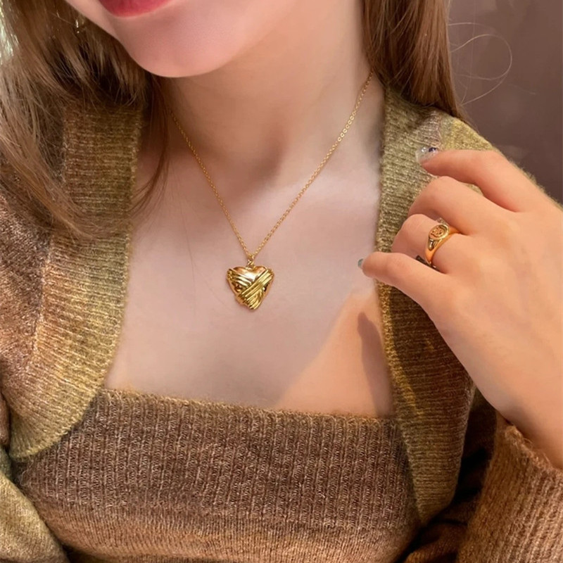 NUJRE Heart Necklace