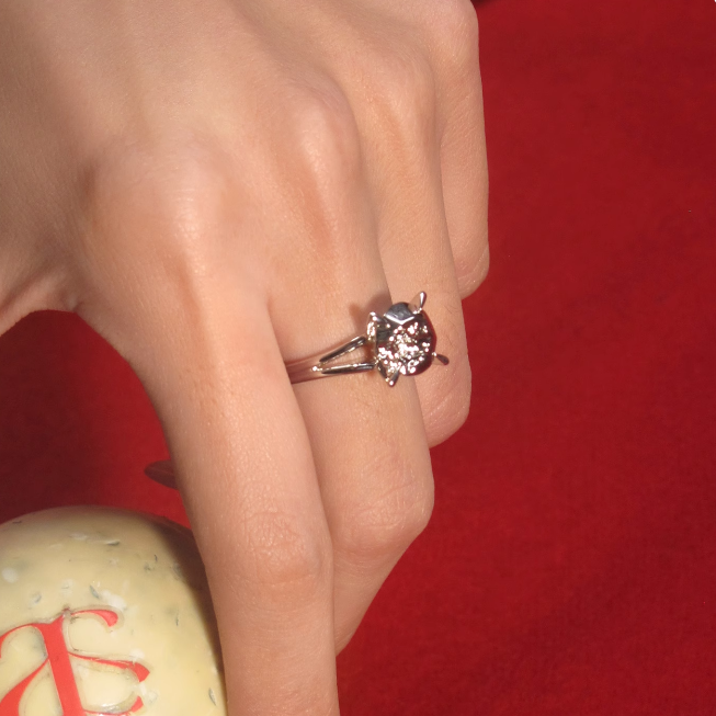 QAHOR Diamante Ring