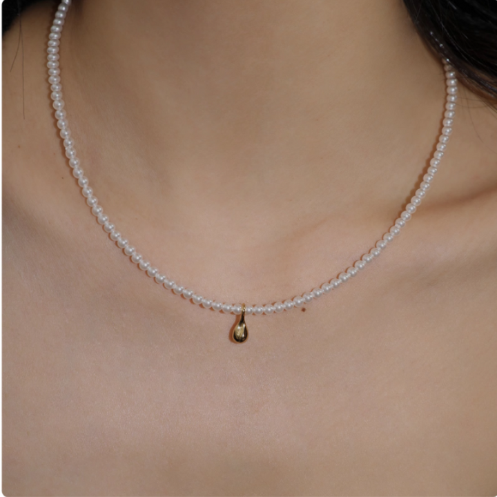 ROBSA Drop Pearl Necklace