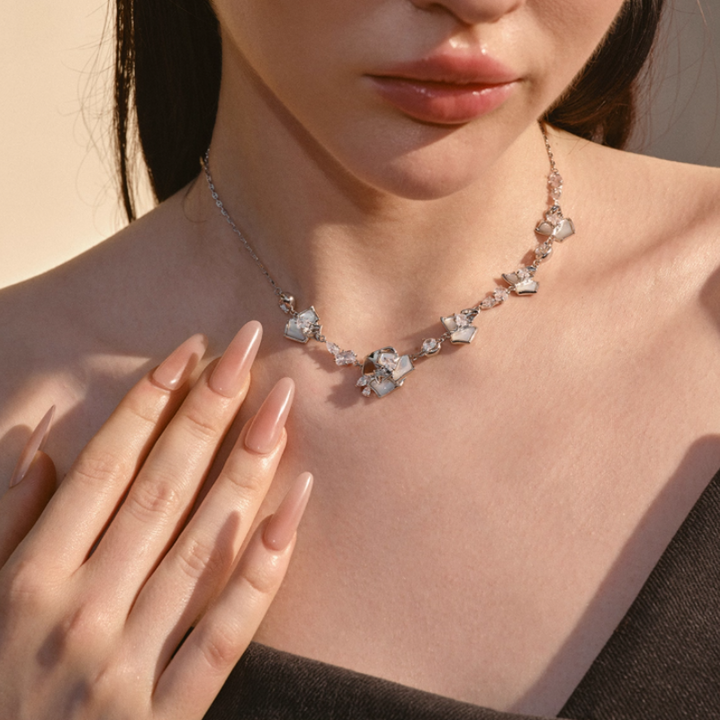 SVERO Diamante Flower Necklace