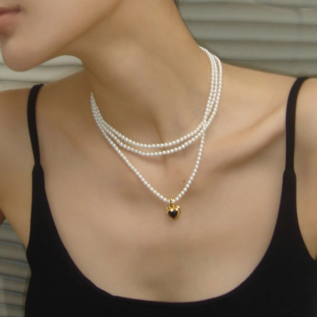 VEHRA Heart Detailed Pearl Necklace