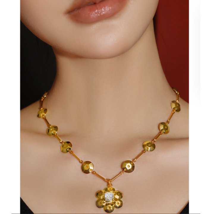 VILCU Diamante Flower Necklace