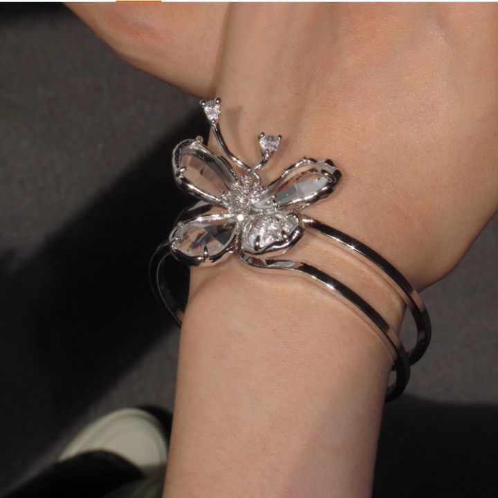 VUSRI Butterfly Bracelet