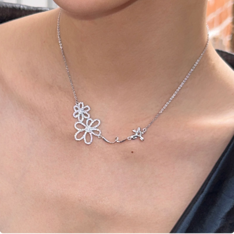VUTCA Diamante Flower Necklace