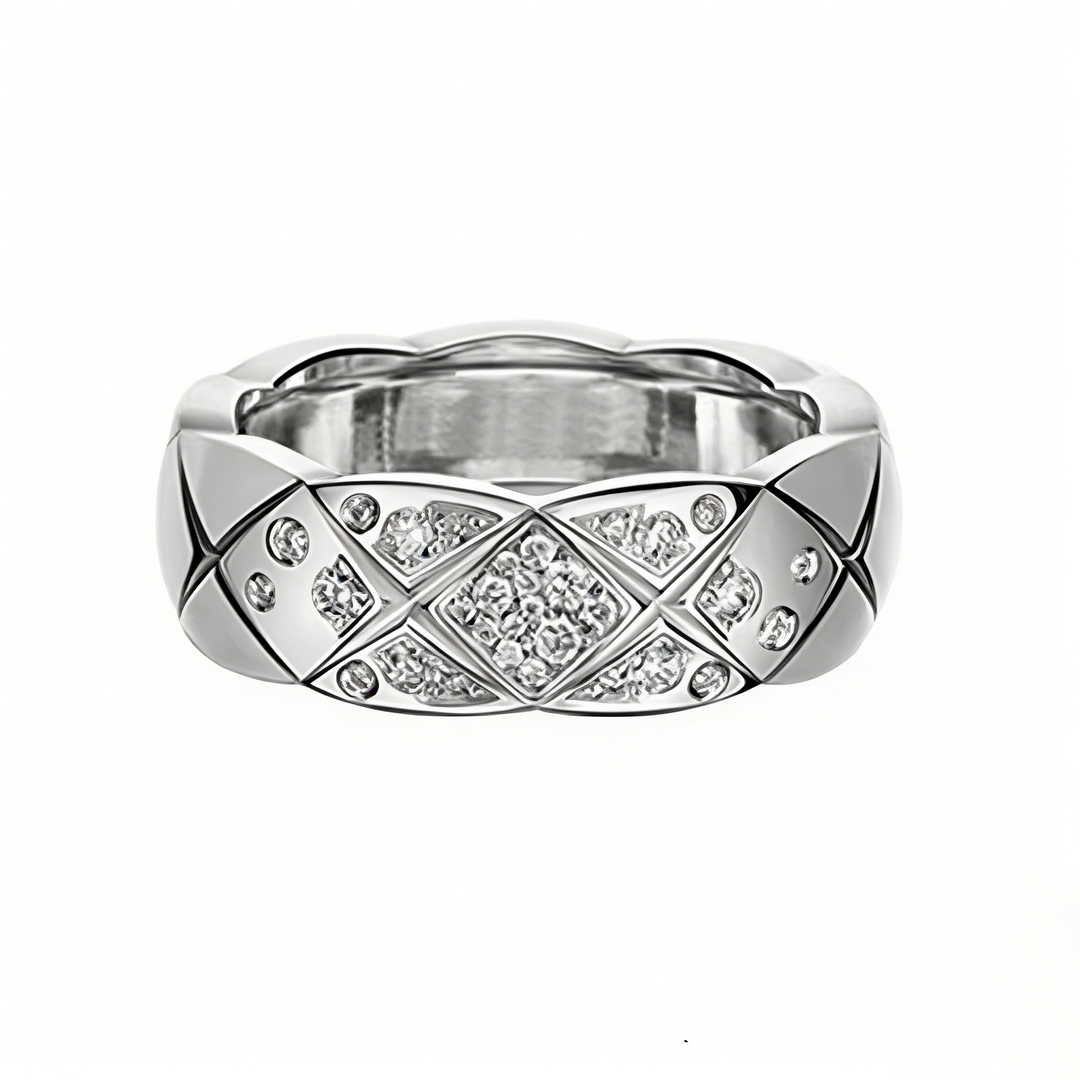 GINEI Medium Diamond Quilted Ring