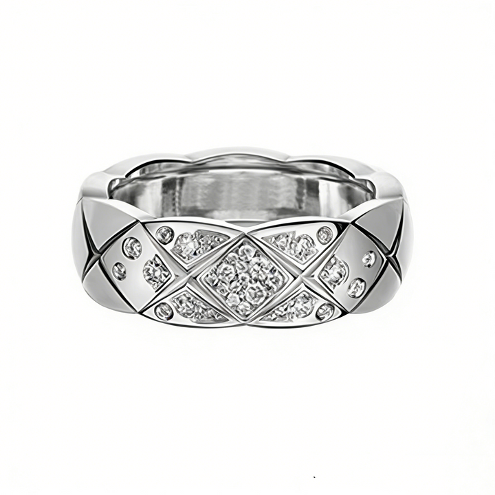 GINEI Medium Diamond Quilted Ring