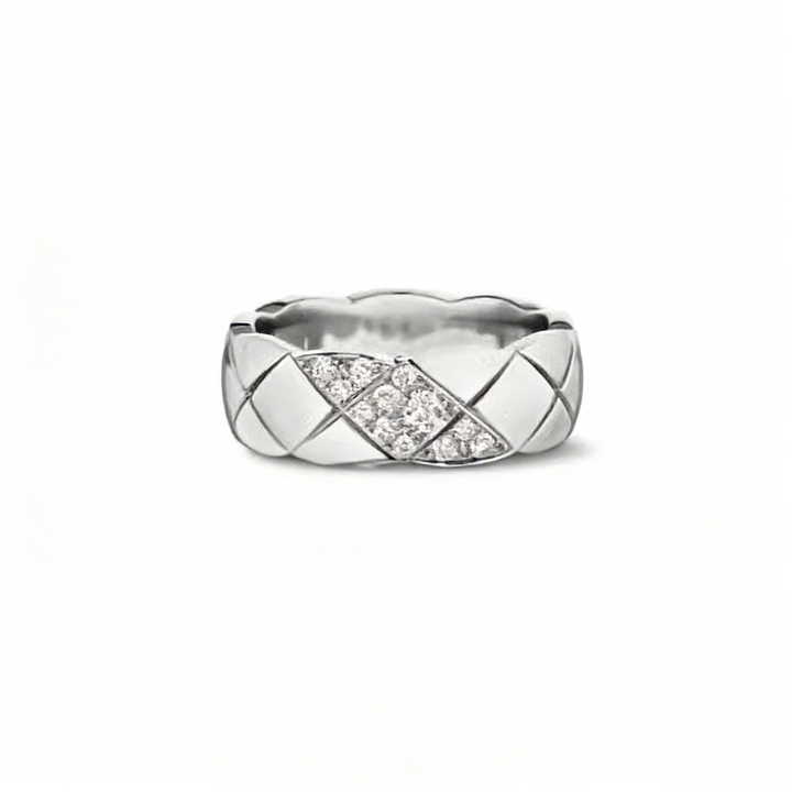 GINEI Medium Bevel Diamond Quilted Ring