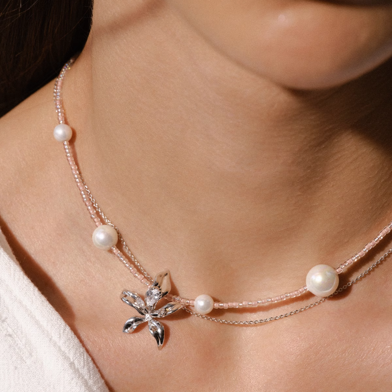 FUTCI Flower Pearl Necklace