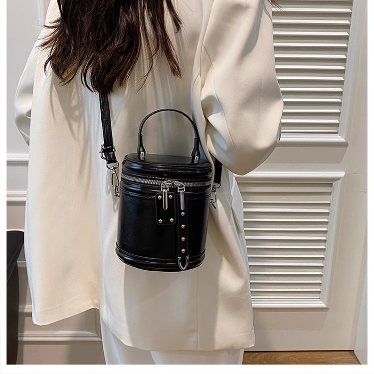 NAJRI Leather Bucket Bag