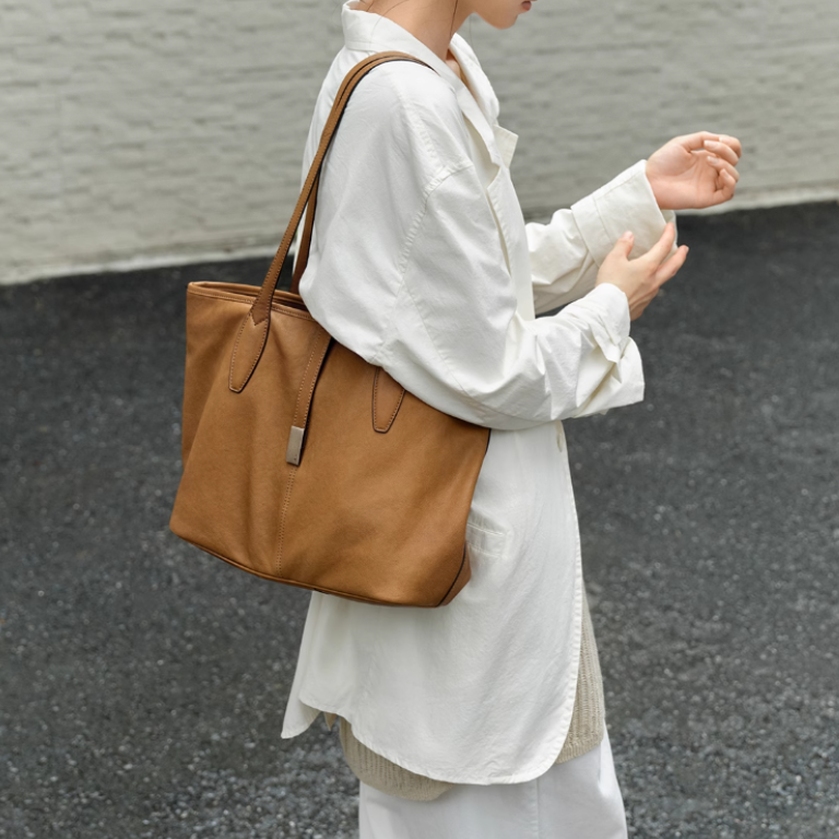 TEFFU Metal Lock Tote Bag