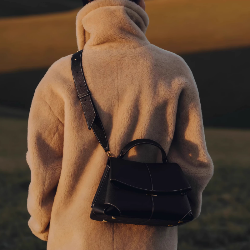 VEKUT Metal Lock Tote Bag