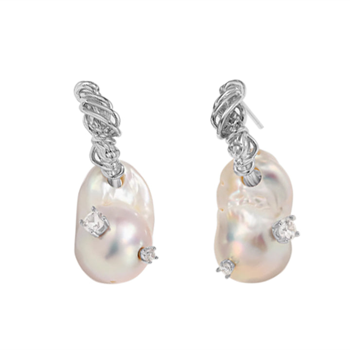 VETNO Asymmetric Pearl Earrings - Pair