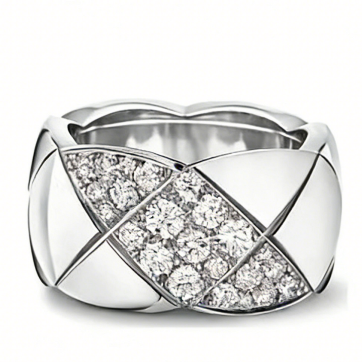 GINEI Wide Bevel Diamond Quilted Ring