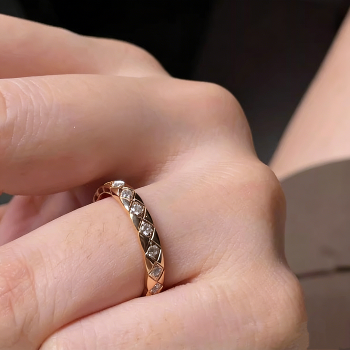 GINEI Narrow Diamond Quilted Ring