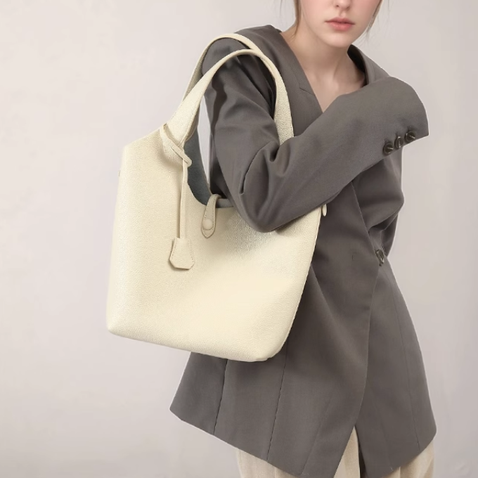 HUVAT Leather Tote Bag