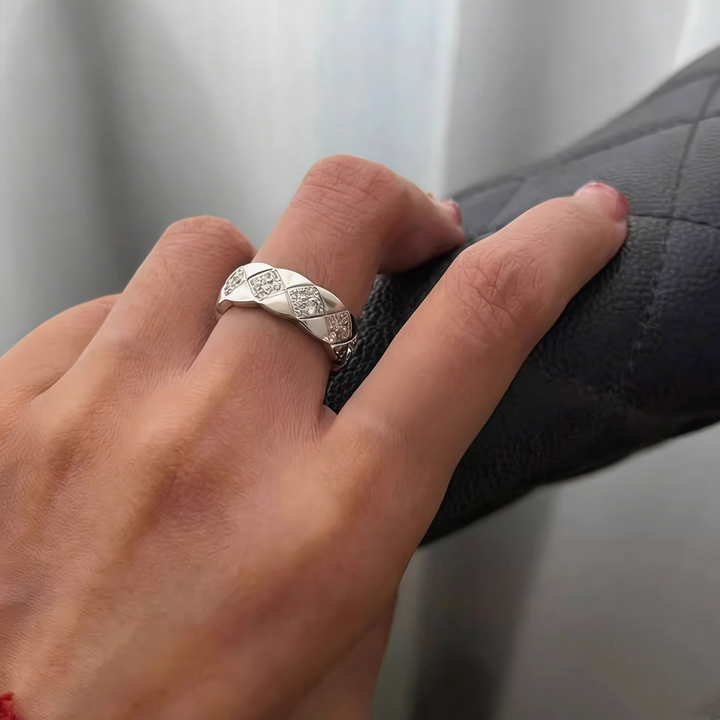 GINEI Diamond Quilted Ring