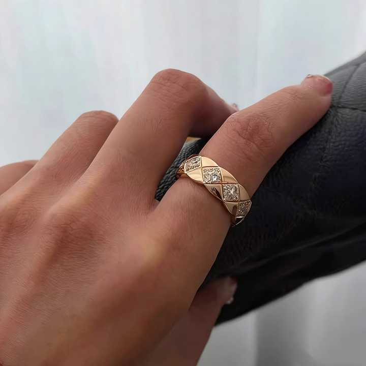 GINEI Diamond Quilted Ring