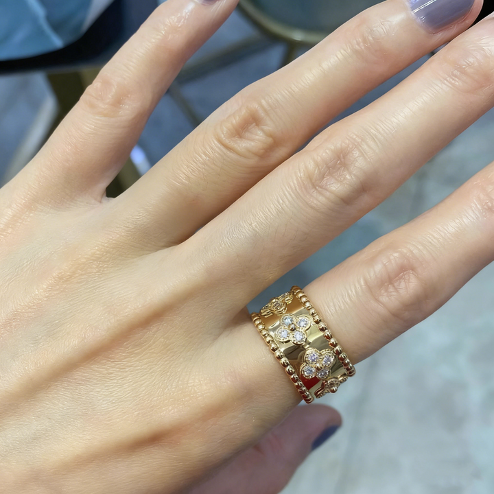 WNUAO Flower Wide Band Ring