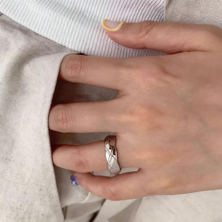 GINEI Medium Quilted Ring