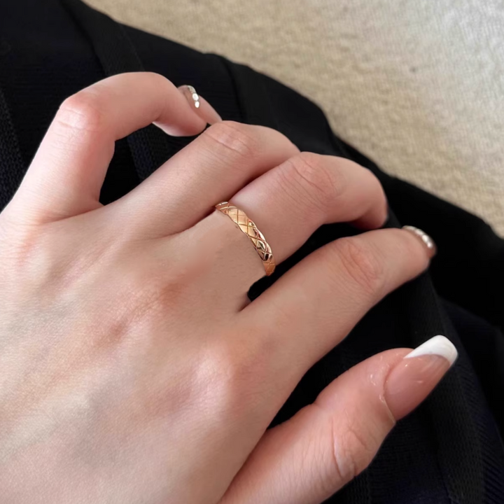 GINEI Narrow Quilted Ring