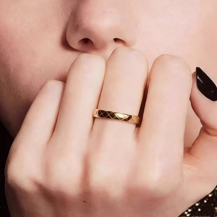 GINEI Narrow Quilted Ring