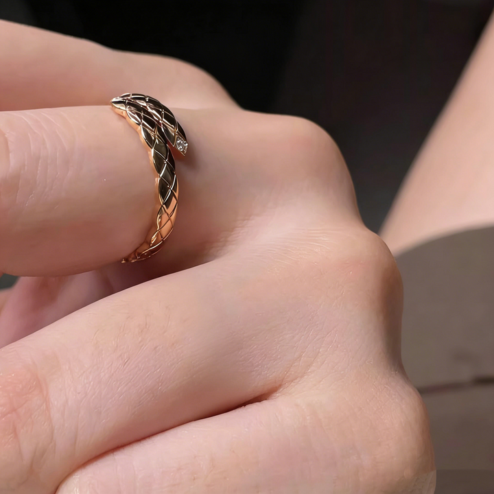 GINEI Narrow Diamond-Accented Quilted Ring